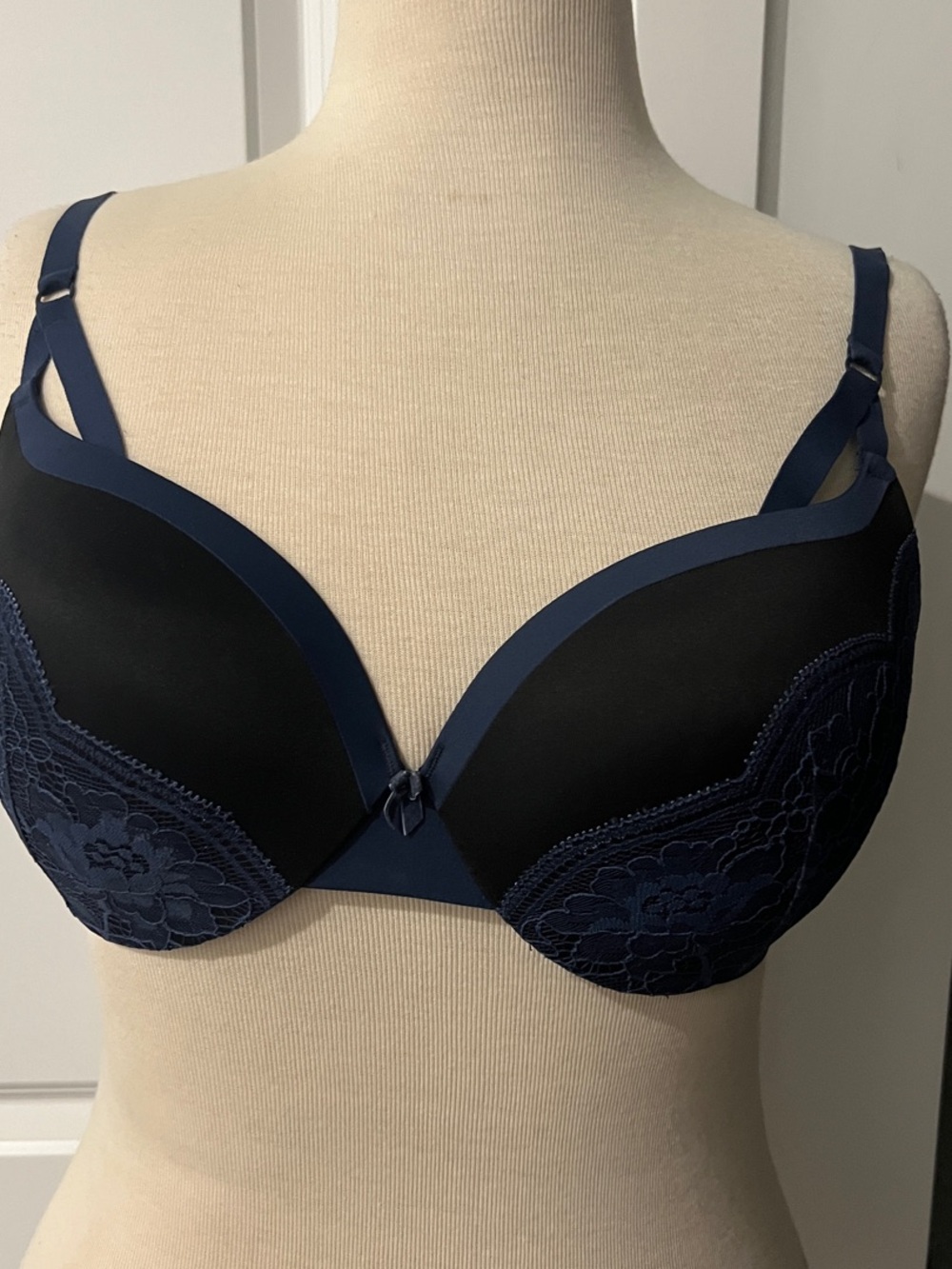 Maidenform Navy and Black Lace-Trim T-Shirt Bra